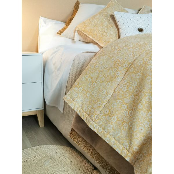 Plaid Manta acolchada lisa ocre pie de cama  90-105 y 135-150 | Liberty Camel