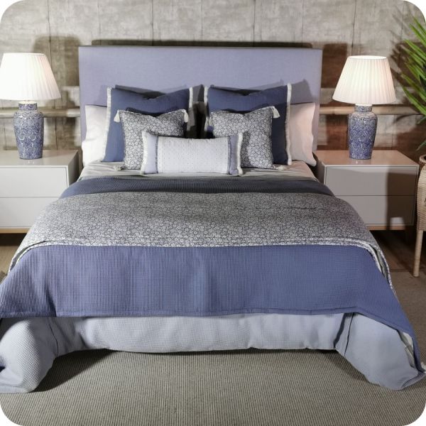 Plaid Manta acolchada Flores Azul pie de cama  90-105 y 135-150 | Liberty Blue
