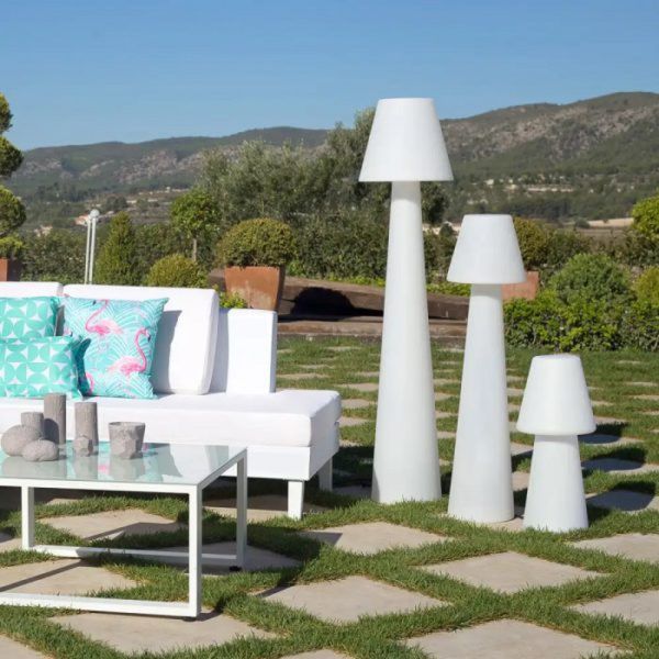 LAMP.EXTERIOR SOBREMESA LED BL 28X28X60, MANDO A DISTANCIA