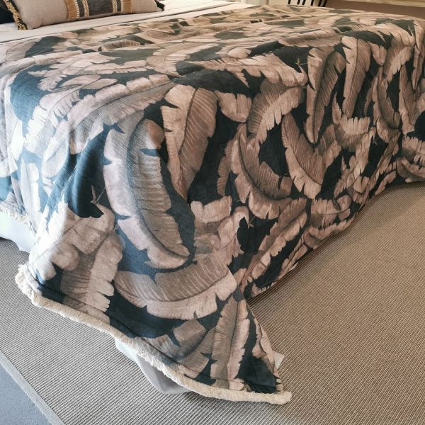 Cojín artesanal con relleno premium para cama y sofá en alta decoración elegante