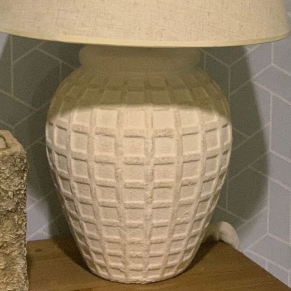 Lámpara mesa 45x66x45 cerámica blanco roto pantalla incluida