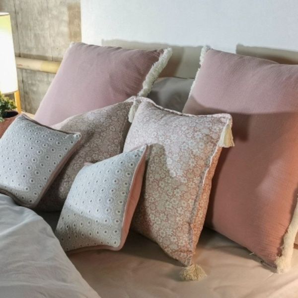 2 Fundas Cojín decorativo Rosa palo Flores 45 x 45 con Borlas, Cama, Sofá, con Cremallera | Liberty Nude