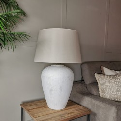 Lámpara mesa mediana cerámica 32x49 blanca decapada