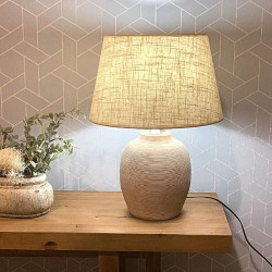 Lámpara mesa mediana 30x30x43 cerámica terracota estriada