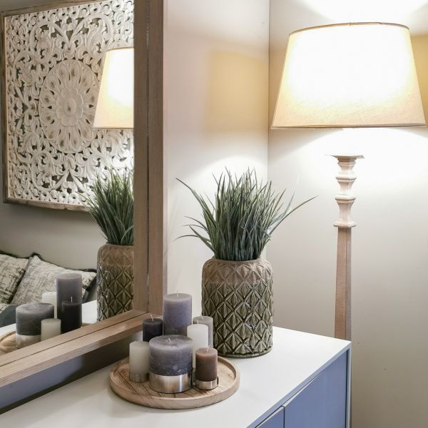 Jarrón decorativo para realzar espacios elegantes