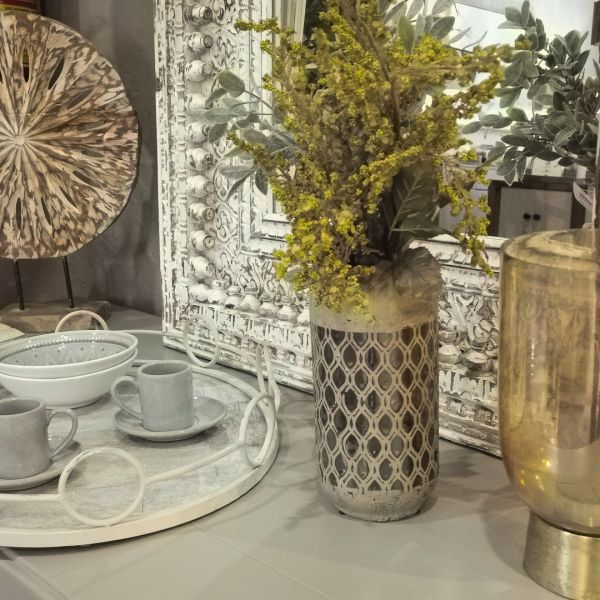 Jarrón decorativo para realzar espacios elegantes