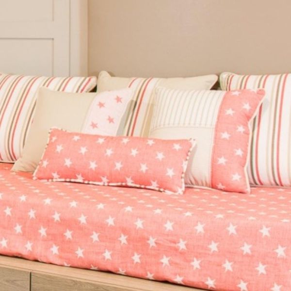 Cojín artesanal con relleno premium para cama y sofá en alta decoración elegante