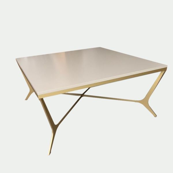 MESA CENTRO CUADRADA 90X90X40 PATAS ORO TAPA LACA ARENA