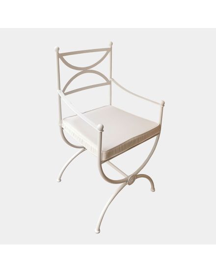 Chaise en fer forgé blanc cassé coussin beige 50x85x45