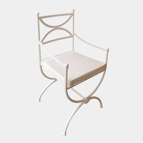 Chaise en fer forgé blanc cassé coussin beige 50x85x45