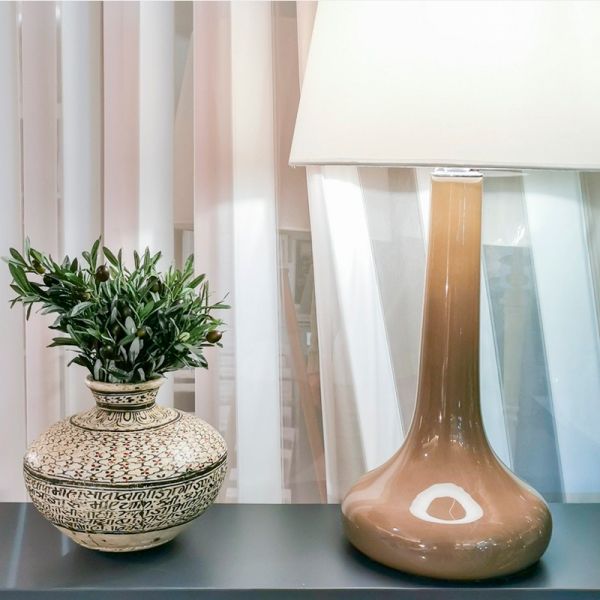 Jarrón decorativo para realzar espacios elegantes