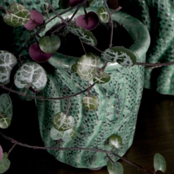 Jarrón decorativo para realzar espacios elegantes