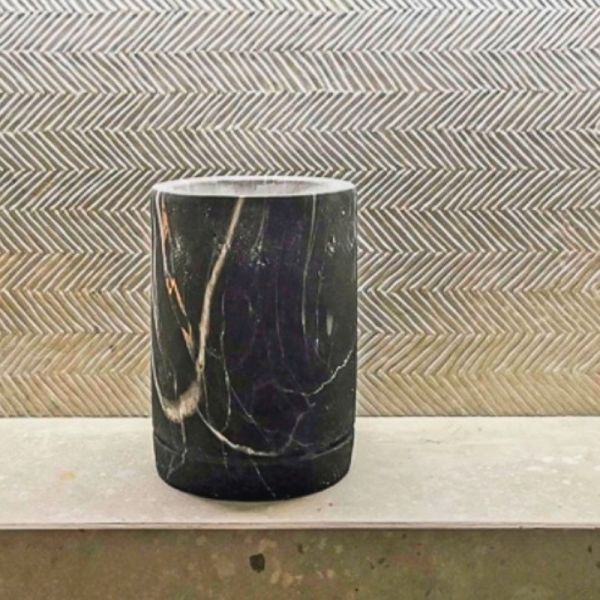 Jarrón decorativo para realzar espacios elegantes