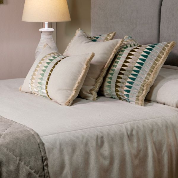 Cojín artesanal con relleno premium para cama y sofá en alta decoración elegante