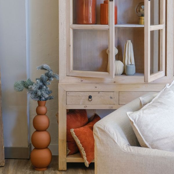 Jarrón decorativo para realzar espacios elegantes