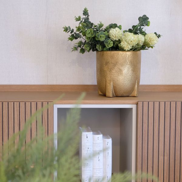 Jarrón decorativo para realzar espacios elegantes