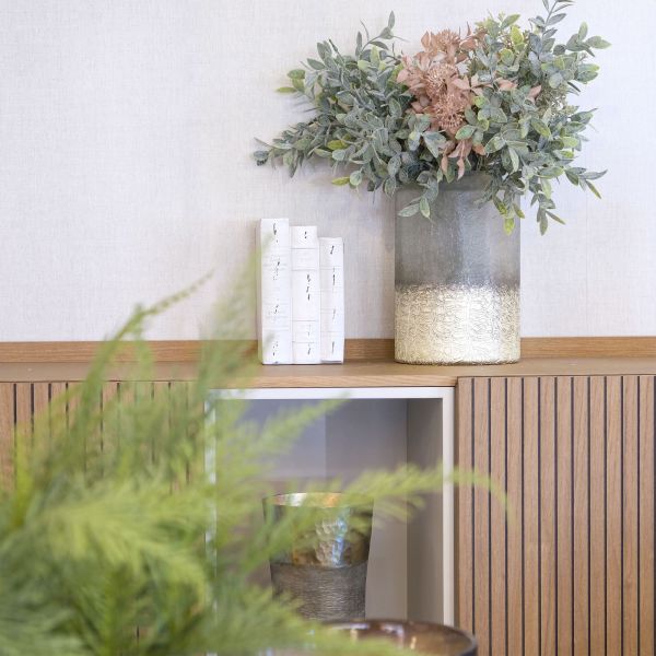 Jarrón decorativo para realzar espacios elegantes