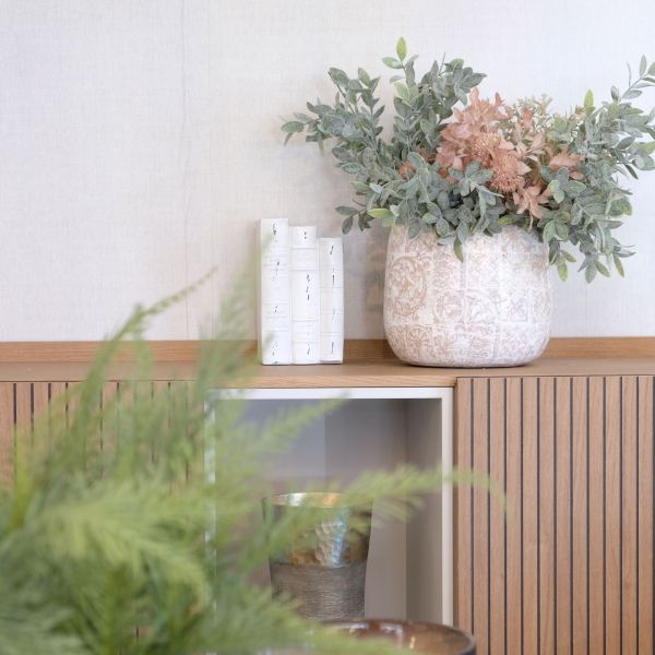 Jarrón decorativo para realzar espacios elegantes