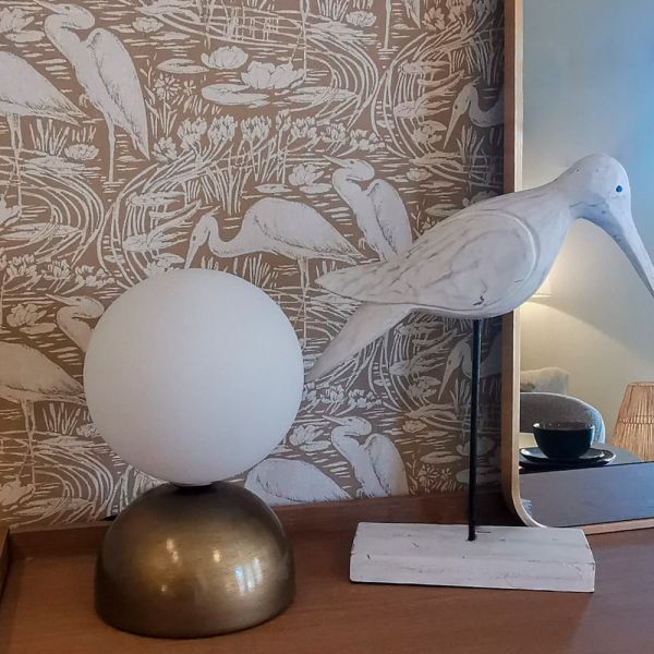 LAMPARA SOBREMESA BOB BASE CUERO PINTURA BLANCA T 18 CM