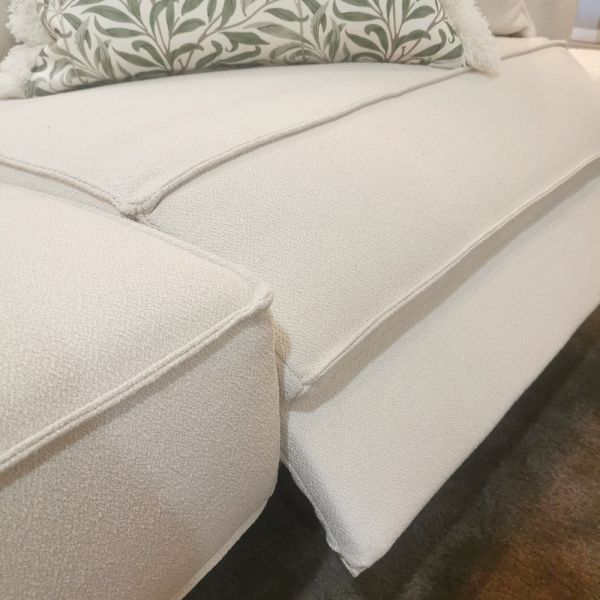 Sofá multifunción con patas negras y color blanco | Tapidecor