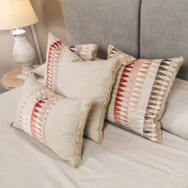 Cojín artesanal con relleno premium para cama y sofá en alta decoración elegante