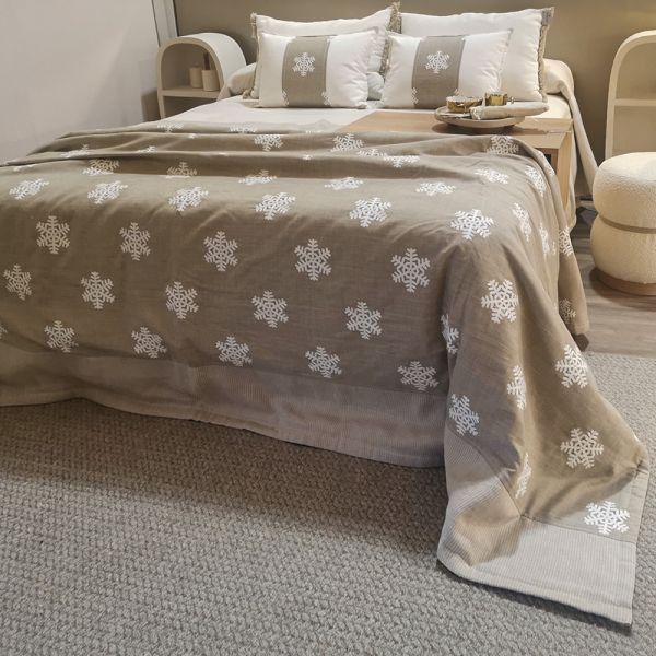 Colcha copos de nieve en tonos arena y blanco - Elegancia y confort