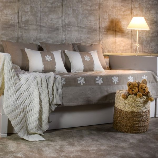 Colcha copos de nieve en tonos arena y blanco - Elegancia y confort