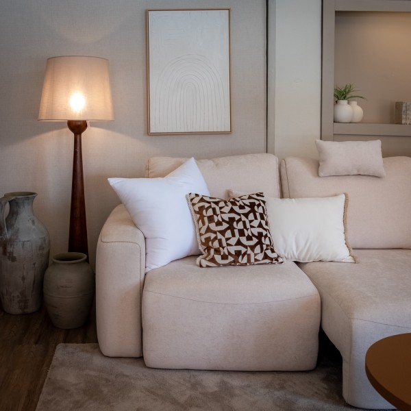 Cojín artesanal con relleno premium para cama y sofá en alta decoración elegante