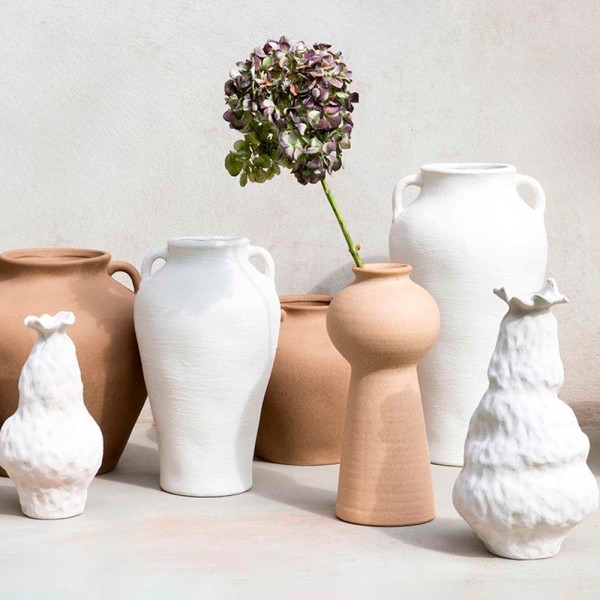 Jarrón decorativo para realzar espacios elegantes