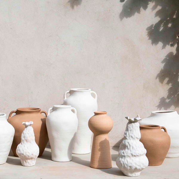 Jarrón decorativo para realzar espacios elegantes