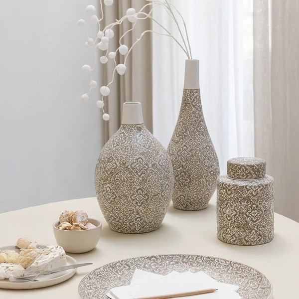 Jarrón decorativo para realzar espacios elegantes