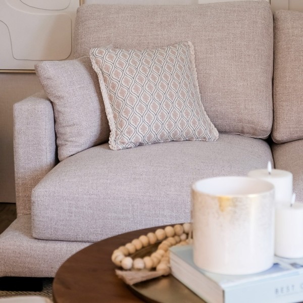 Cojín artesanal con relleno premium para cama y sofá en alta decoración elegante