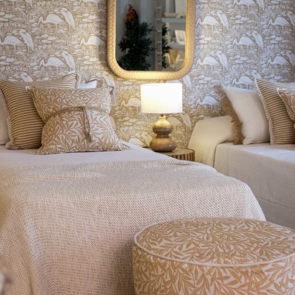 Cojín artesanal con relleno premium para cama y sofá en alta decoración elegante