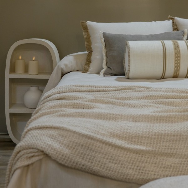 Cojín artesanal con relleno premium para cama y sofá en alta decoración elegante