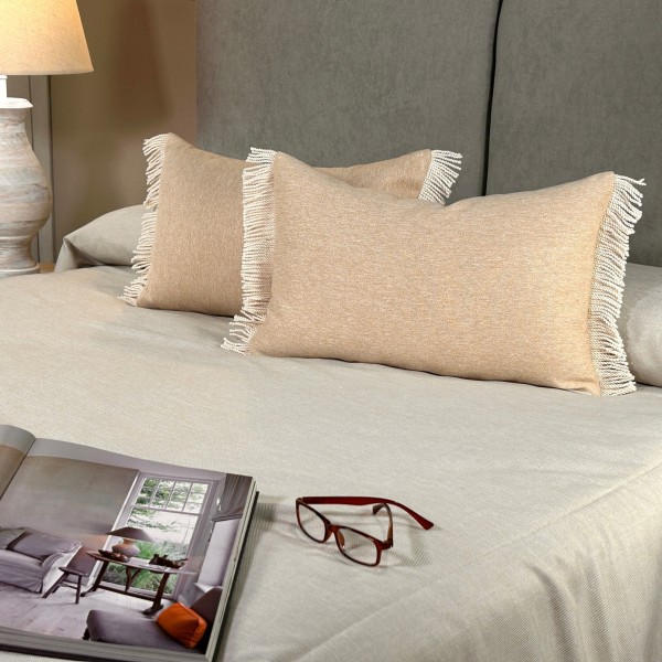 Funda Cojín beige marrón fleco rafia y doble tira central 60x30. Colección Nature
