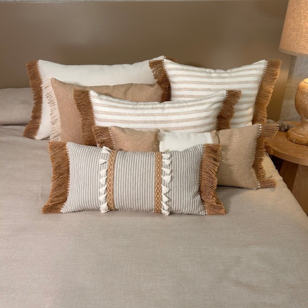 Cojín artesanal con relleno premium para cama y sofá en alta decoración elegante