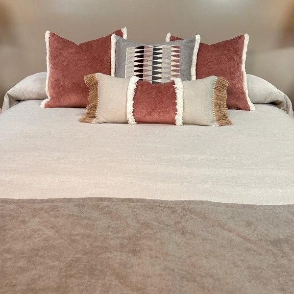 Cojín artesanal con relleno premium para cama y sofá en alta decoración elegante