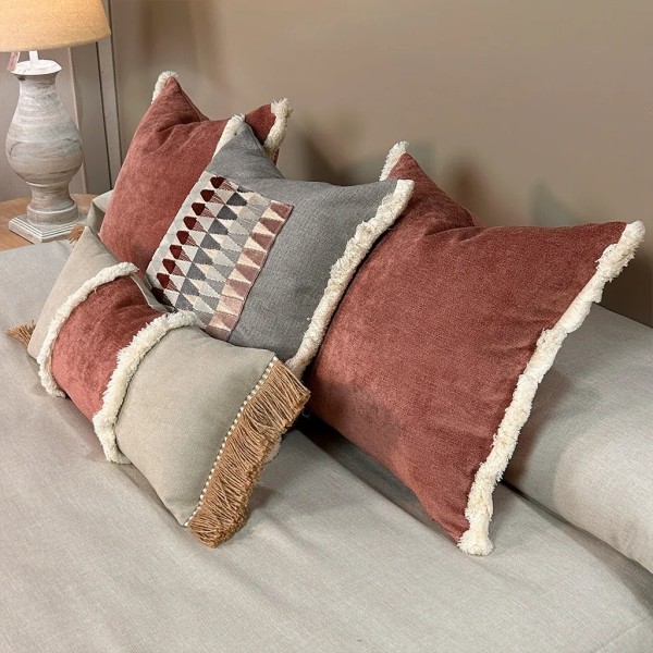 Cojín artesanal con relleno premium para cama y sofá en alta decoración elegante