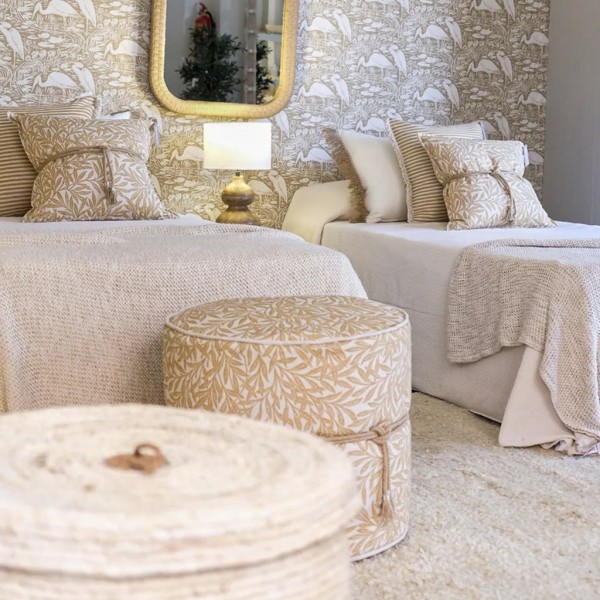 Pouff redondo hojas ocre con nudo de yute | Tapidecor