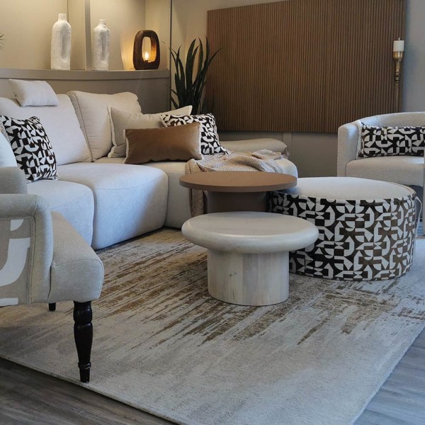 Pouff redondo terciopelo geométrico bronce y tapa beige 70×43 | Tapidecor