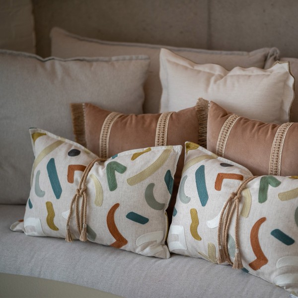 Cojín artesanal con relleno premium para cama y sofá en alta decoración elegante