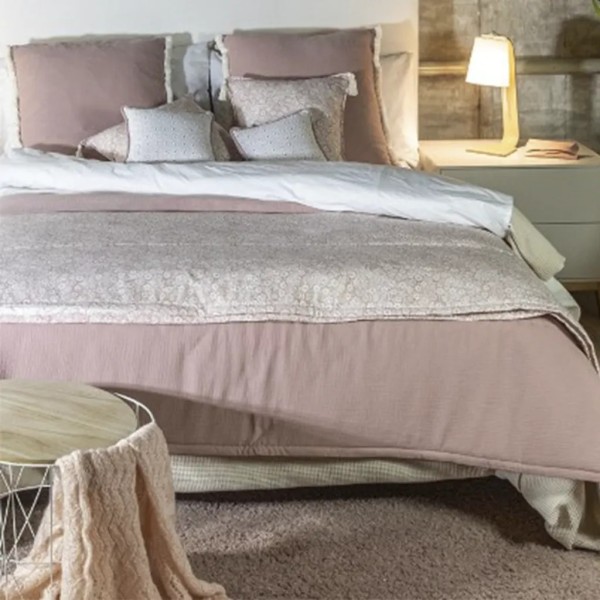 Cojín artesanal con relleno premium para cama y sofá en alta decoración elegante