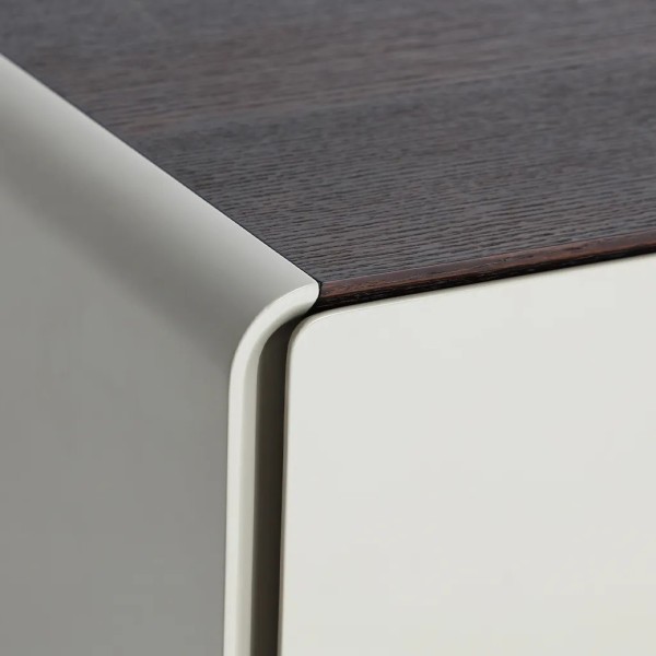 Mesita de noche gris-roble 55×40×45 | Diseño compacto y cálido