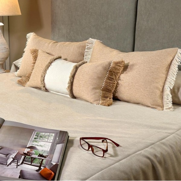 Cojín artesanal con relleno premium para cama y sofá en alta decoración elegante