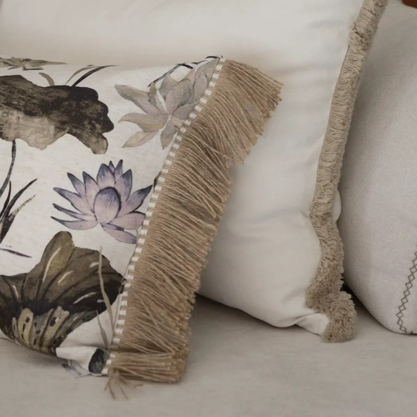 Cojín Floral con Garzas 60x40 cm Flecos Rafia Relleno Premium | Tapidecor