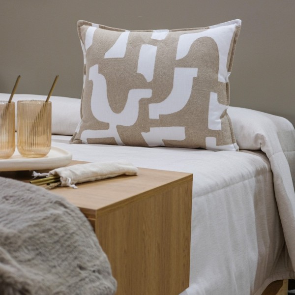 Cojín blanco con bordado beige y relleno Premium 60x40 | Tapidecor