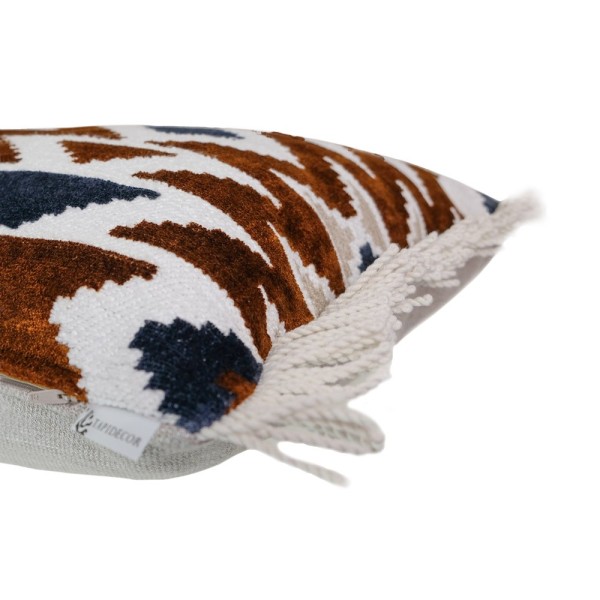 Cojín geométrico bordado con flecos rizados | Tapidecor