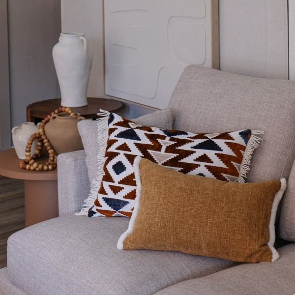 Cojín geométrico bordado fleco rizado 70X50 Relleno Premium Incluido