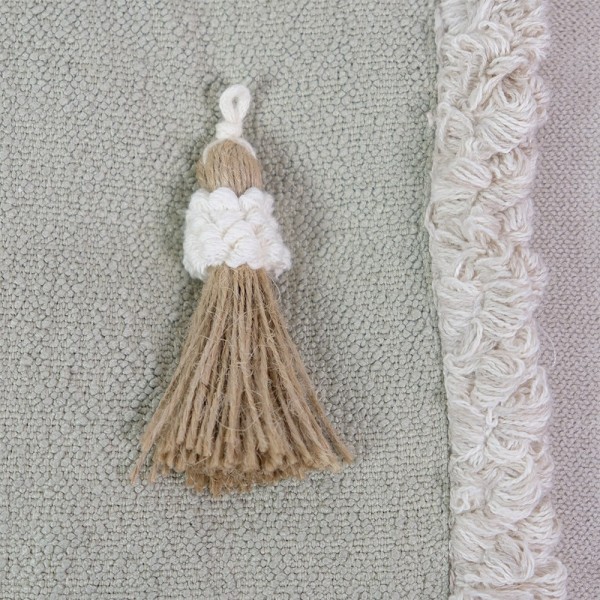 Cojín artesanal beige-verde flecos y borlones centrales | Tapidecor