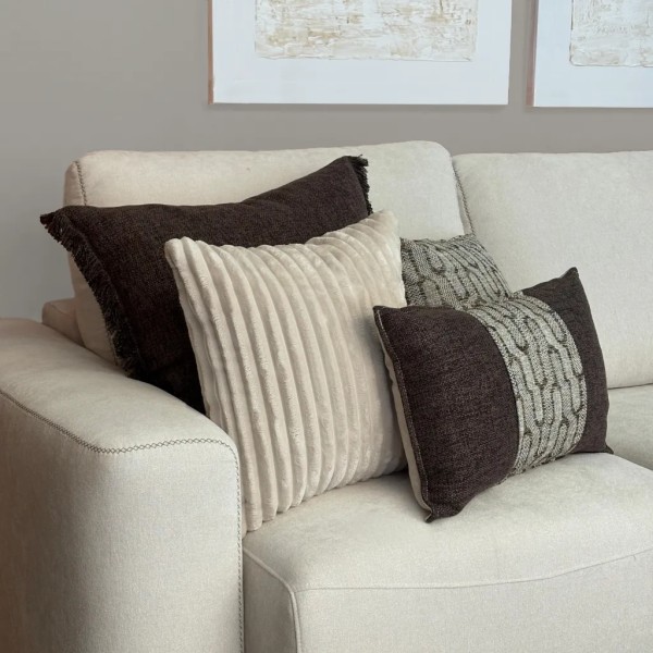 Cojín geométrico marrón premium 60x40 | Tapidecor